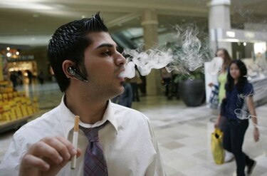 Ministerio de Salud prohíbe fumar cigarrillos electrónicos en lugares públicos