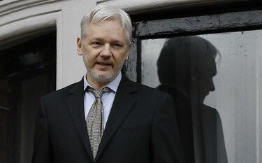 Assange acepta extradición a EU si Obama indulta a soldado que filtró documentos