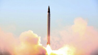 Irán prueba con éxito un nuevo misil con capacidad para ser guiado a distancia