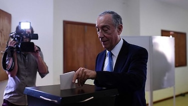 Rebelo de Sousa elegido presidente de Portugal en primera ronda