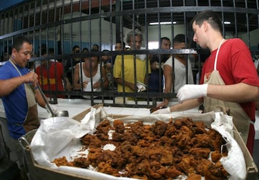 Cenas de los presos en Panamá costarán un dólar