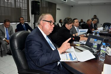 CSS adjudica obras por más de $1,400 millones  a un solo contratista: Rigaservices