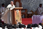 Papa Francisco llama a luchar contra lógica del consumismo