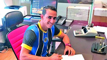 Escobar firmó con otro equipo en Venezuela