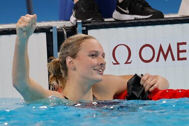 La canadiense Summer McIntosh no da opción a sus rivales en los 400 estilos: gana el oro