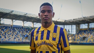 Joseph Pacheco llega al fútbol europeo con el DAC 1904