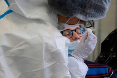 Francia supera por primera vez los 30 mil casos de la Covid-19 en 24 horas