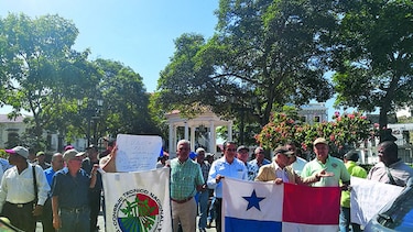 Profesionales del agro entregan pliego a la Presidencia