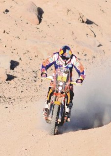 Coma gana etapa y sigue de líder en motos
