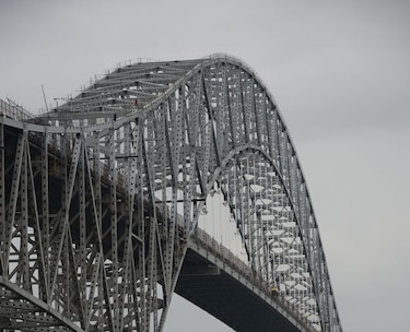 Extienden trabajos en el puente de las Américas