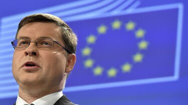 La CE dice que el 'no' amplía la distancia entre Grecia y sus socios del euro