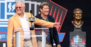 Salón de la Fama de la NFL da la bienvenida a sus ocho nuevos miembros