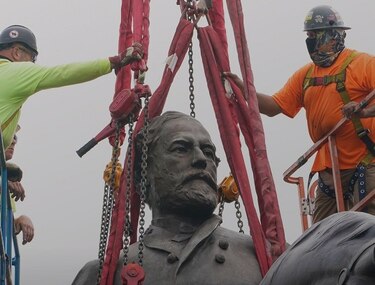 Abren cápsula del tiempo enterrada hace 130 años en Estados Unidos