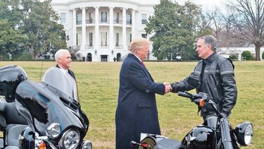 Trump arremete nuevamente contra firma Harley Davidson