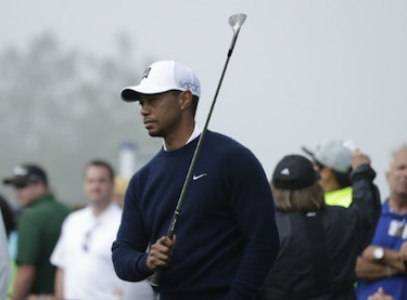 Tiger Woods se retira de torneo por dolores de espalda