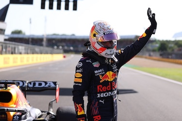 Verstappen logra la ‘pole’ bajo la lluvia en Bélgica