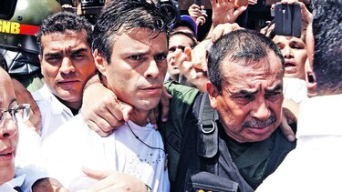Repudian fallo contra López