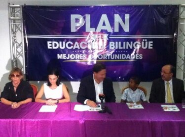 Varela presenta su plan educativo