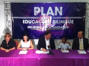 Varela presenta su plan educativo
