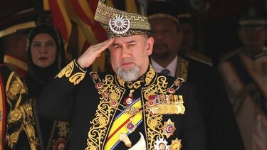 Abdica el rey de Malasia