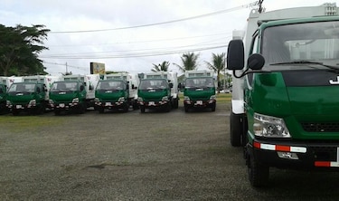 AAUD entrega camiones compactadores a 57 municipios del país