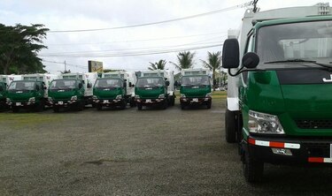 AAUD entrega camiones compactadores a 57 municipios del país
