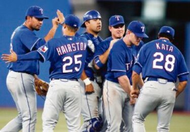 Es oficial el contrato por dos años de Benoit con Padres