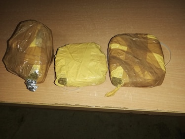Custodios y policías incautan paquetes con drogas lanzados por dron en la cárcel La Joya