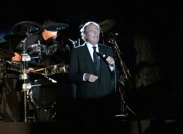 Julio Iglesias vende propiedades en Miami por $150 millones