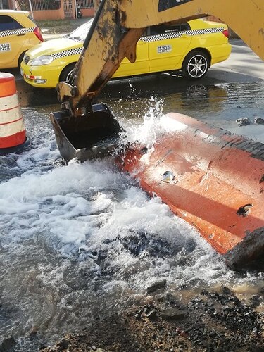 Se suspende suministro de agua tras perforación de línea de 54 pulgadas en la vía Transístmica