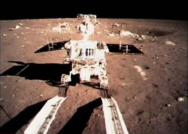 Vehículo chino ‘Liebre de Jade’ ya recorre la superficie lunar