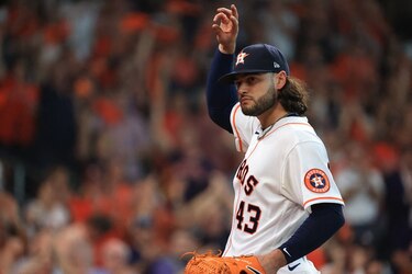 McCullers y los Astros vencen a los Medias Blancas en el primer partido de la serie divisional