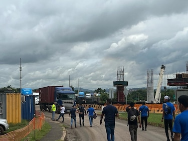 Gremios de la construcción y de hoteles piden una solución concertada a la crisis