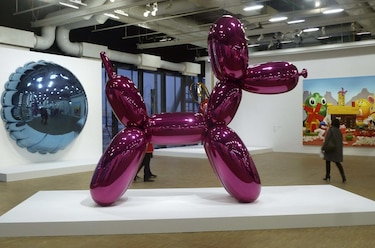 Una mujer rompe por accidente una escultura de Jeff Koons de 42,000 dólares