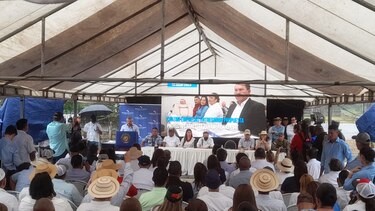 Firman contrato APP para rehabilitar 246 kilómetros en Panamá este