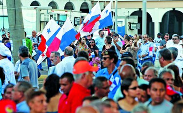 Sociedad civil, empresarios y trabajadores marchan contra la impunidad y la corrupción