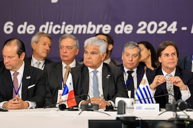 Yamandú Orsi llega a Panamá con empresarios del sector agrícola