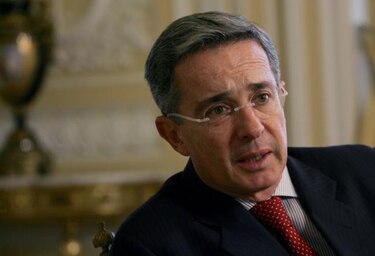 FARC niega planes de atentar contra Uribe y un fiscal