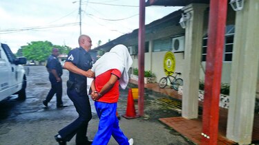 Entregan a hombre que dio machetazos a su expareja en David