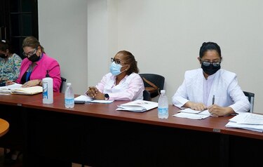 Esta semana continuará diálogo con enfermeras sobre pago de sobresueldos