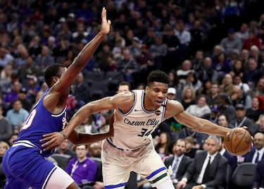 Antetokounmpo se luce en la victoria de los Bucks
