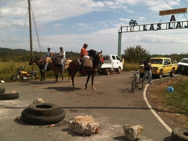 Viajeros se desesperan por cierre de carretera Interamericana