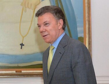Santos afirma que ofensiva militar seguirá hasta que haya acuerdo de paz