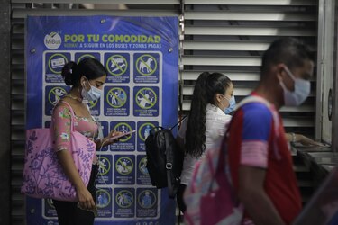 Proteger a millones de personas con vacunas contra la Covid-19 será una tarea colosal, afirma la directora de la OPS 