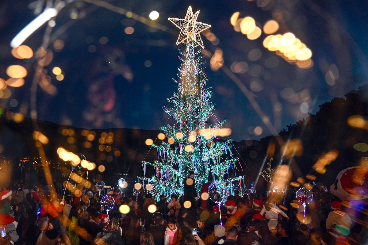 Así se ilumina el mundo para recibir la Navidad