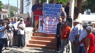 Jubilados de Azuero salen a protestar