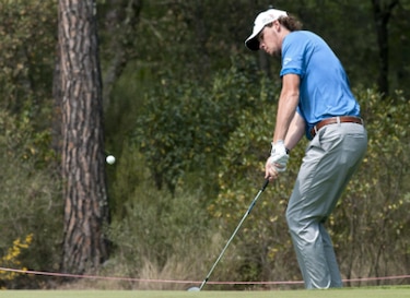Pieters sigue liderando el Abierto de España