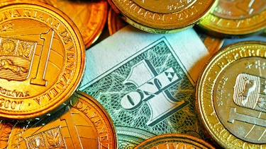 Un profesor de Miami que abogó por Martinelli admite delitos de lavado de dinero