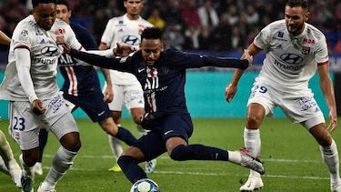 Una genial maniobra de Neymar rescata al PSG frente al Lyon