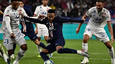 Una genial maniobra de Neymar rescata al PSG frente al Lyon